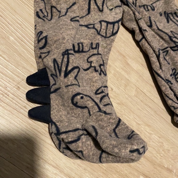 Carter’s 9 month fleece jammies - Picture 6 of 7